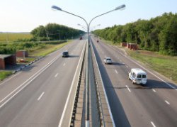 Власти РФ хотят сэкономить на автодорогах